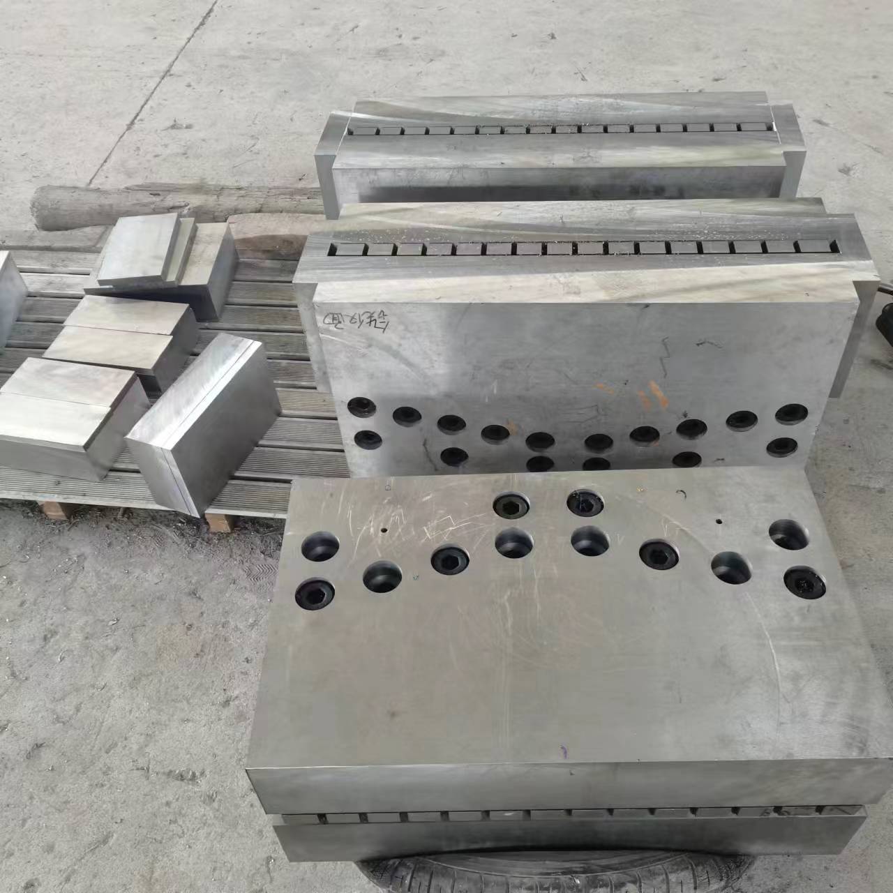 extrusion mould for PVC plate